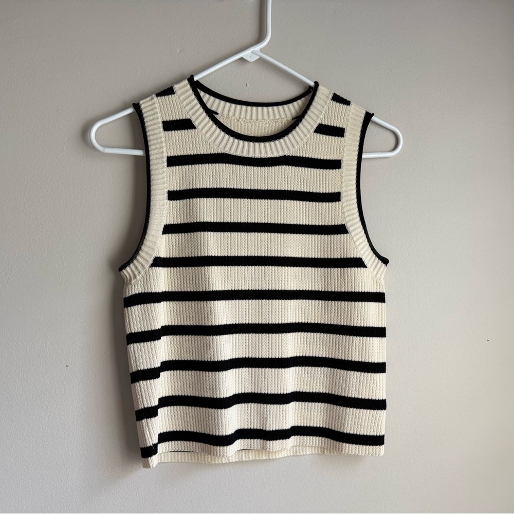 COMMENSE Black and Cream Knit Top NWOT